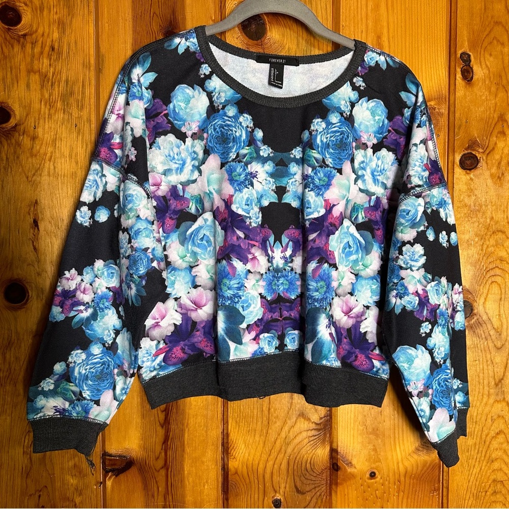 Forever 21 Cropped Floral Crewneck Sweatshirt